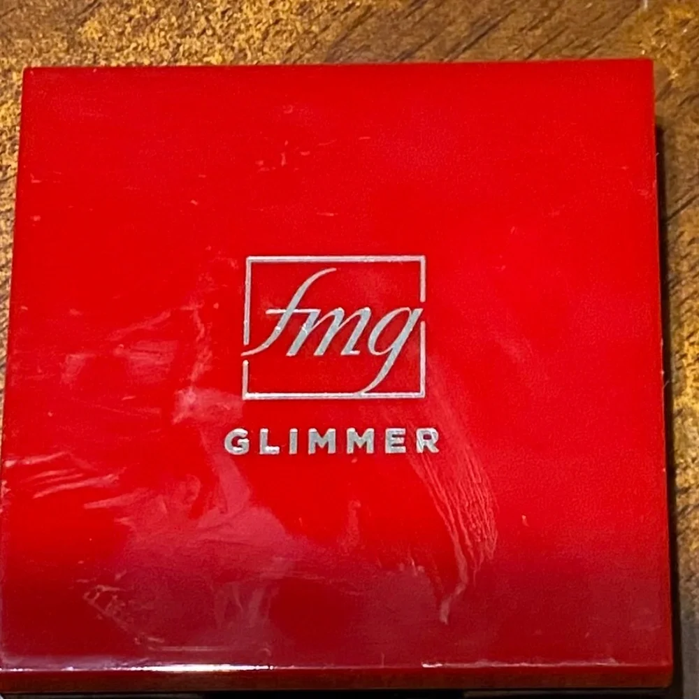 AVON fmg GLIMMER Multi Eyeshadow Quad VIXEN 3 Shimmer and 1 Matte